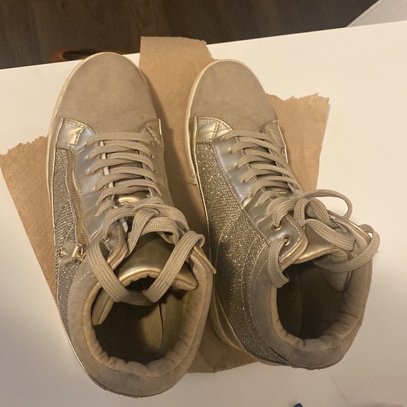 G by Guess - platform Sneakers- Gold - Picture 2 of 2